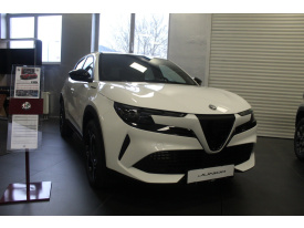 Alfa Romeo Junior 1,2 Speciale Hybrid 136k 6AT
