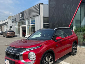 Mitsubishi Nový Outlander PHEV 2.4 MIVEC + 2 elektromotory INSTYLE+