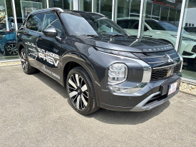 Mitsubishi Nový Outlander PHEV 2.4 DOHC MIVEC + 2x elektromotor INSTYLE+
