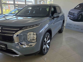 Mitsubishi Nový Outlander PHEV 2.4 MIVEC + 2 elektromotory INTENSE