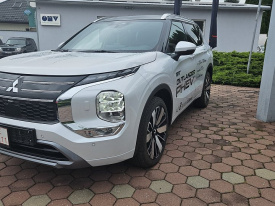 Mitsubishi Nový Outlander PHEV 2,4 Instyle +