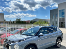 Mitsubishi Nový Outlander PHEV 2.4 MIVEC + 2 elektromotory INSTYLE+