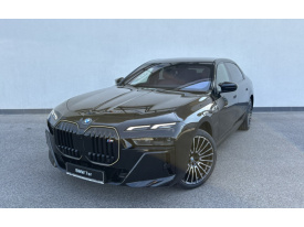 BMW M760e xDrive Sedan