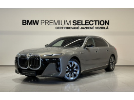 BMW M760e xDrive Sedan