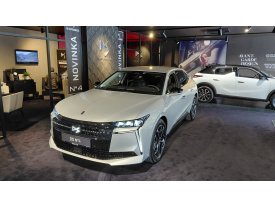 DS N°4 1.2 Hybrid ÉTOILE ALCANTARA HYBRID 145 eDCT6