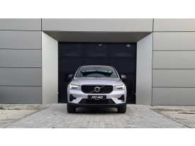 Volvo XC40 B3 PLUS Dark AT7 FWD
