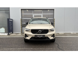 Volvo XC40 B3 PLUS Dark AT7 FWD