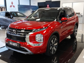 Mitsubishi Nový Outlander PHEV 2.4 MIVEC + 2 elektromotory INSTYLE