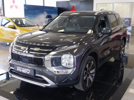 Mitsubishi Nový Outlander PHEV 2.4 MIVEC + 2 elektromotory INTENSE