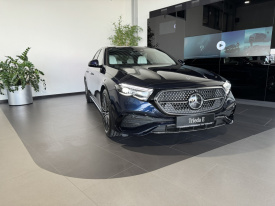 Mercedes-Benz E 300 de 4MATIC sedan