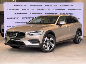 Volvo V60 Cross Country CROSS COUNTRY B4 AWD PLUS
