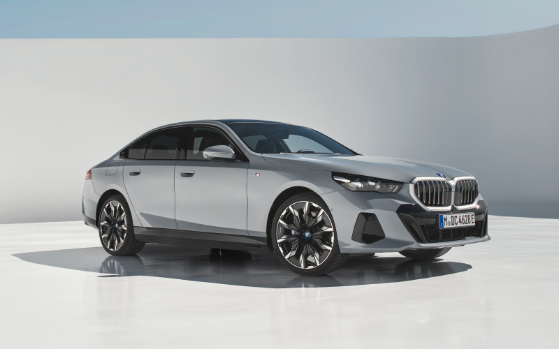 BMW predstavilo 8. generáciu radu 5 spolu s elektrickou verziou i5
