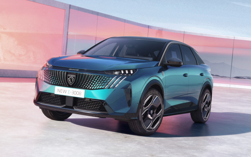 Peugeot 3008 sa mení na elektrický „fastback SUV“ s veľkým dojazdom a futuristickým interiérom