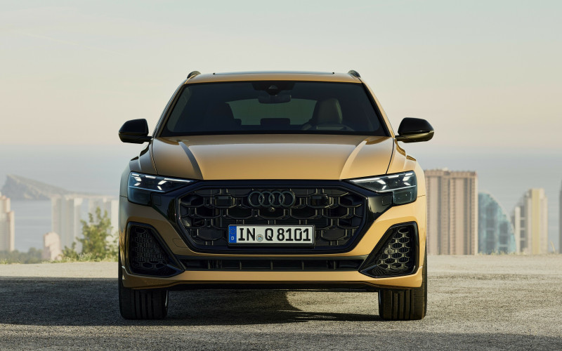Audi decentne vylepšuje svoje vlajkové SUV, kľúčovou novinkou sú špičkové svetlá