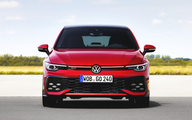 Golf oslavuje 50. výročie faceliftom, ktorým Volkswagen napravuje doterajšie nedostatky